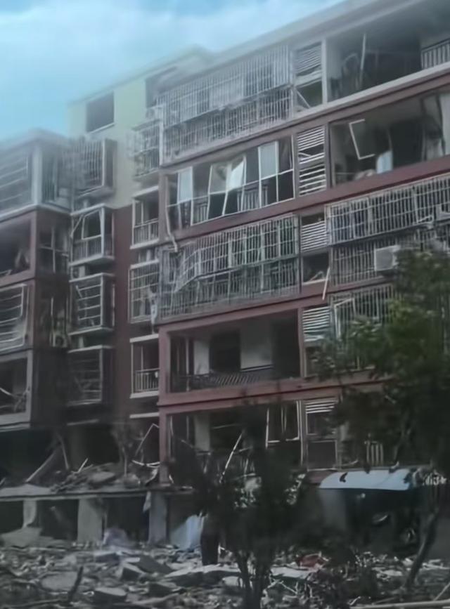 16州市拉歌方阵齐聚拓东体育场,2025/2026云南省城市足球联赛闭幕式彩排精彩上演