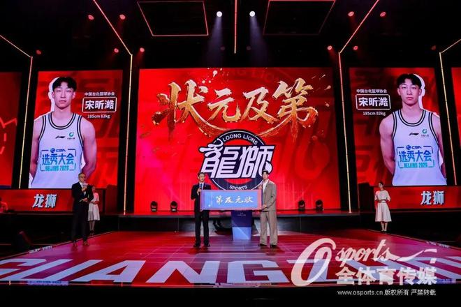 斯瓦泰克上演极致翻盘令小威纪录作古,萨巴谈美战袍称自己像篮球