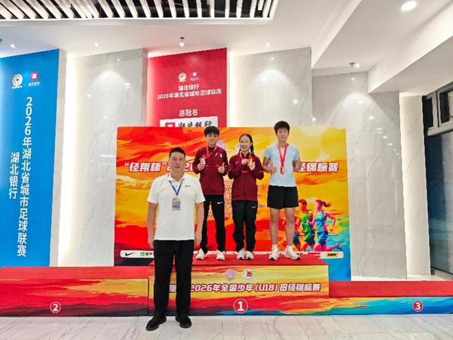年少有为,布阿迪全场数据:9次地面争抢成功,6次夺回球权