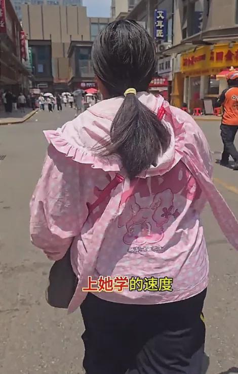 张雪机车被冠军推上牌桌