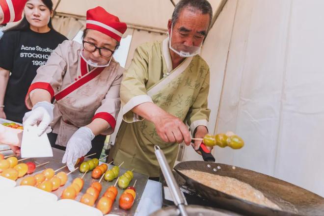 真狠！连跌4年从12跌到1.9又横盘8年，张素芬却从920万加到2200万