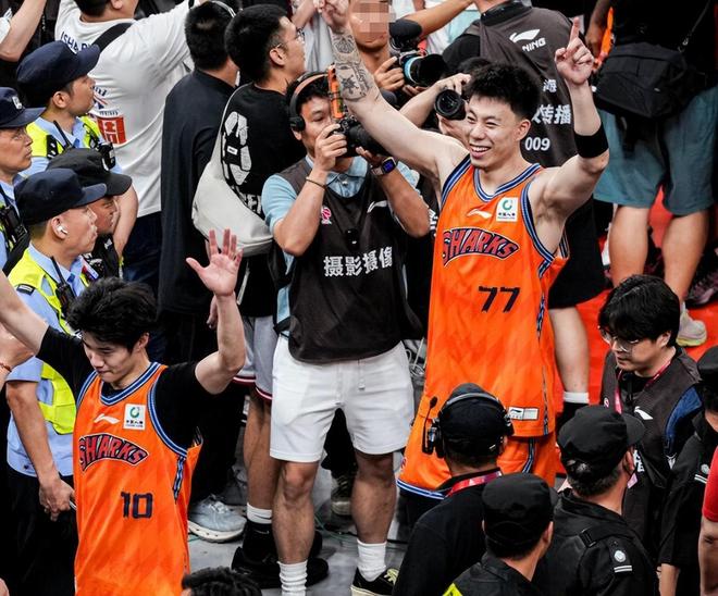 李敬宇首秀练兵,邱彪现场观战,山东高速青年队击败山大男篮