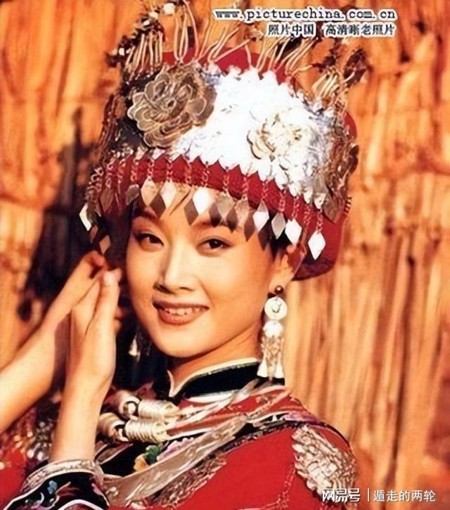 一哄而散!热门户外公园遭突袭执法检查:户外天体和性行为的风险