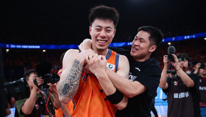 锐评郑钦文进八强:赢球也是一种罪?第一盘表现怎么又骂疯了?