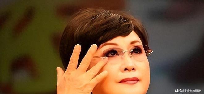 一哄而散!热门户外公园遭突袭执法检查:户外天体和性行为的风险