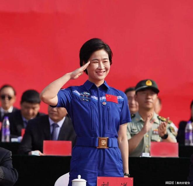创历史第三上座纪录!文班亚马轰22+9引爆主场 比戈贝尔高半个头最吸睛