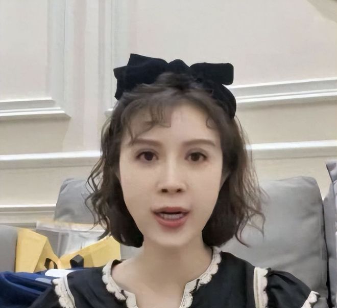郭德纲曾经在《欢乐喜剧人》对沈腾说：“赐名沈云腾”沈腾没接话