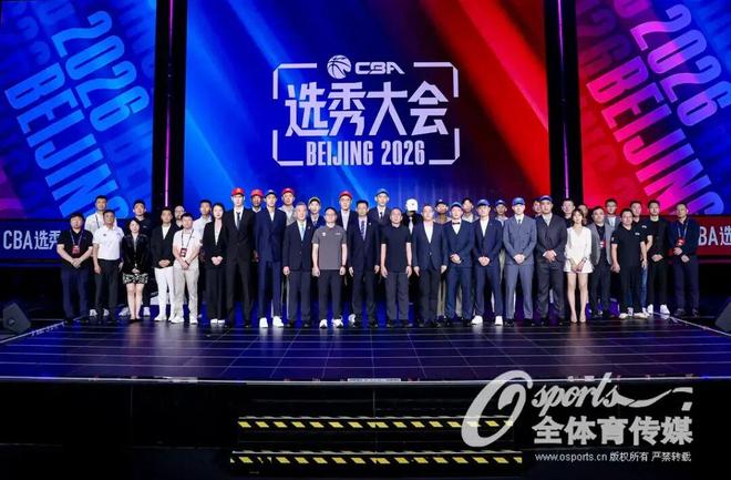 斯瓦泰克上演极致翻盘令小威纪录作古,萨巴谈美战袍称自己像篮球