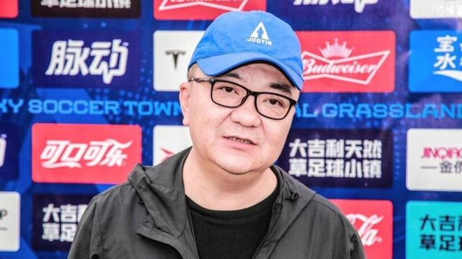 今夜,沈阳铁西体育场太燃了!4万人暴雨中唱响国歌!